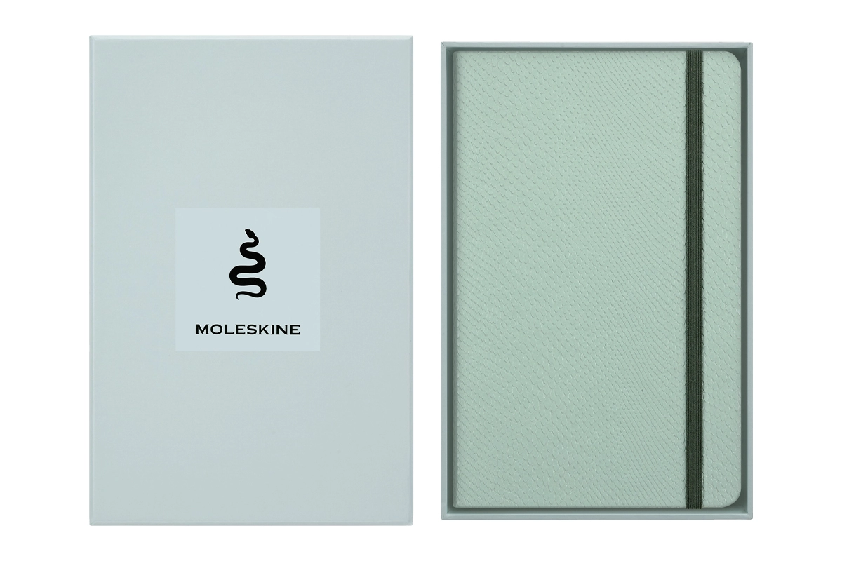 Een Moleskine Snake-Vegea Mamba Ruled Hardcover Large Notebook + Gift Box koop je bij Moleskine.nl